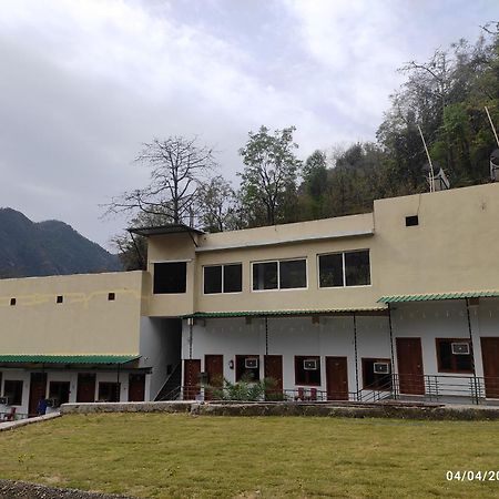 Hotel Studioz Sahastradhara Dehradun Ngoại thất bức ảnh