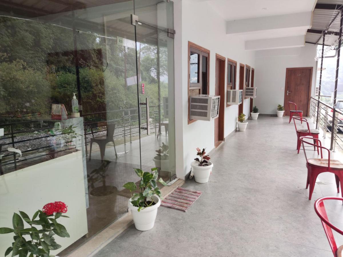 Hotel Studioz Sahastradhara Dehradun Ngoại thất bức ảnh
