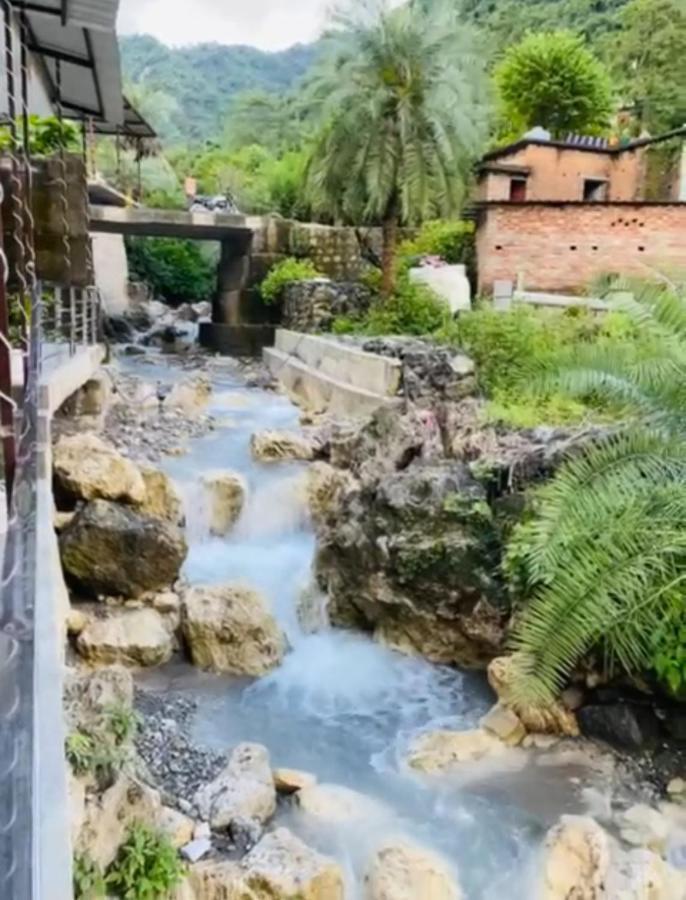 Hotel Studioz Sahastradhara Dehradun Ngoại thất bức ảnh