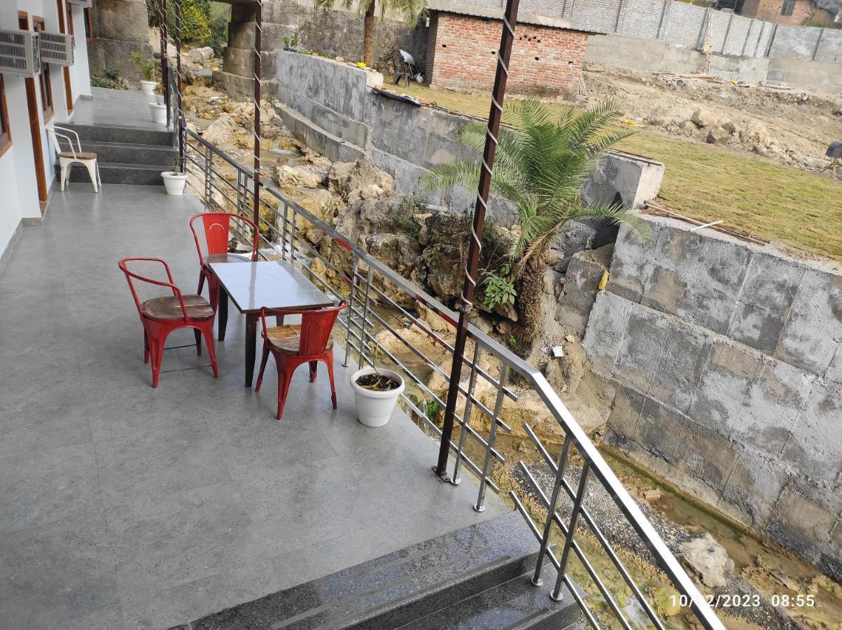 Hotel Studioz Sahastradhara Dehradun Ngoại thất bức ảnh
