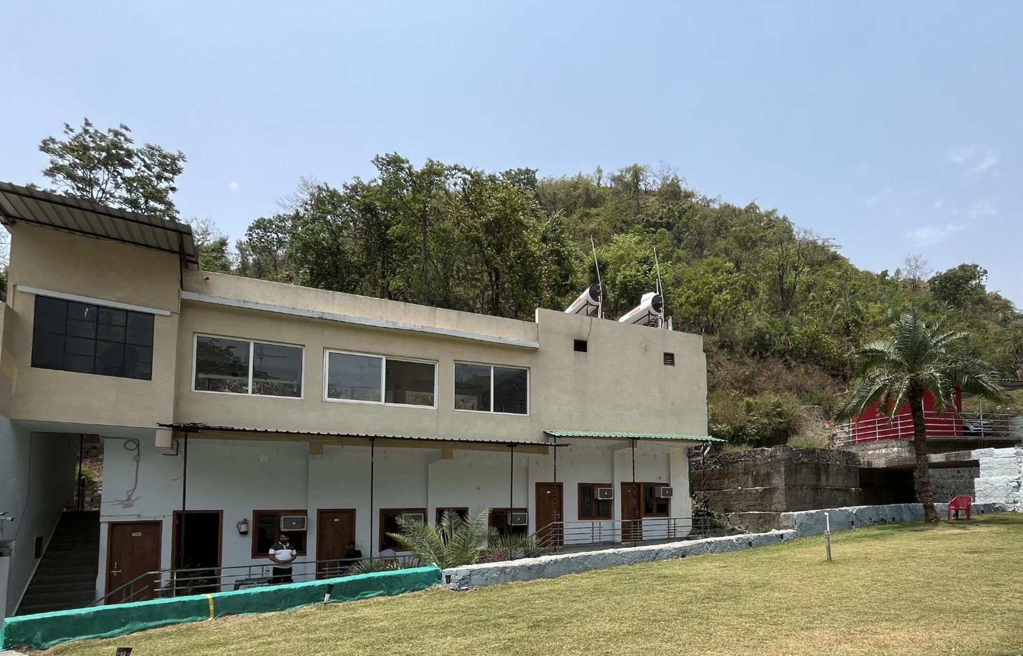 Hotel Studioz Sahastradhara Dehradun Ngoại thất bức ảnh