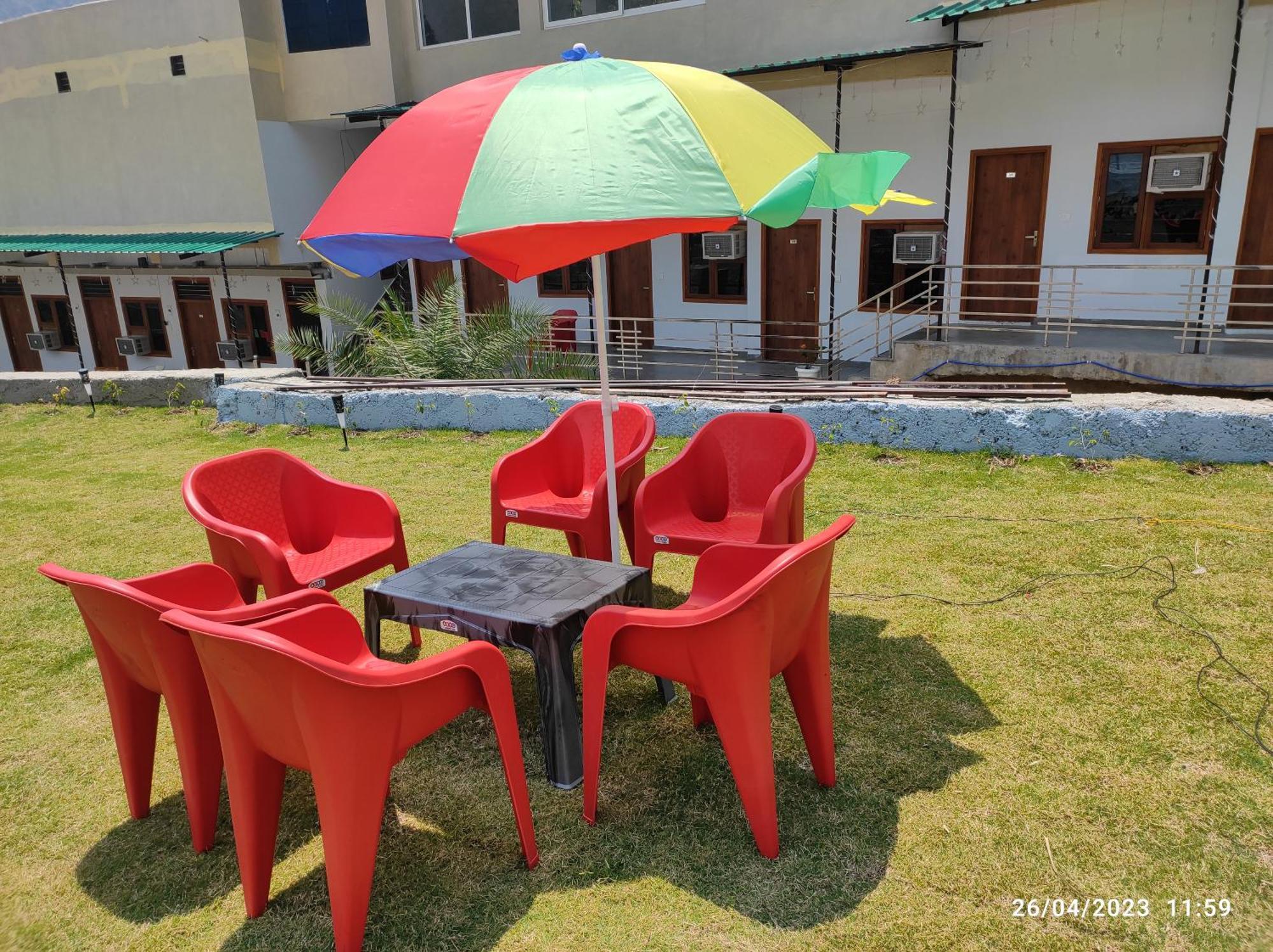 Hotel Studioz Sahastradhara Dehradun Ngoại thất bức ảnh