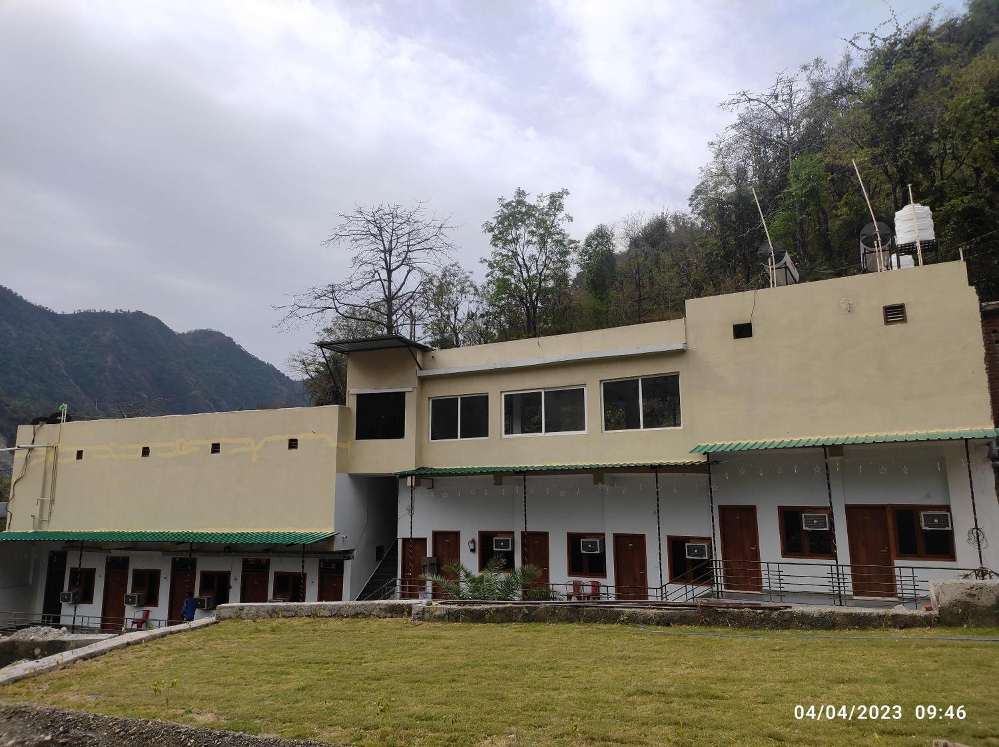 Hotel Studioz Sahastradhara Dehradun Ngoại thất bức ảnh